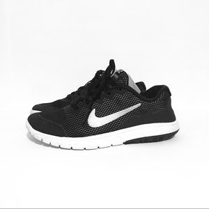 Nike Flex Experience 4 Size 5.5